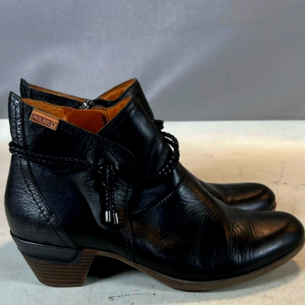Pikolinos Black Leather Ankle Boots